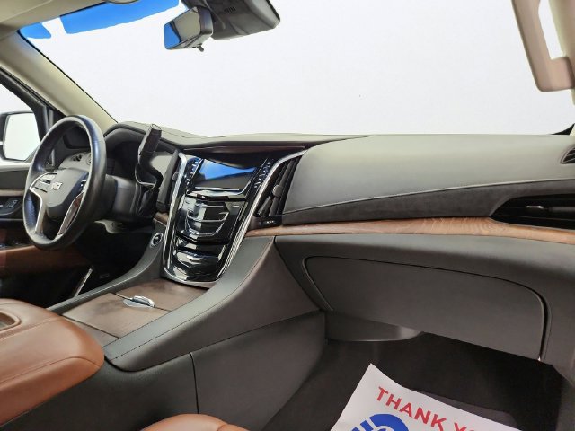 Used 2017 Cadillac Escalade Luxury AWD/4WD image 32
