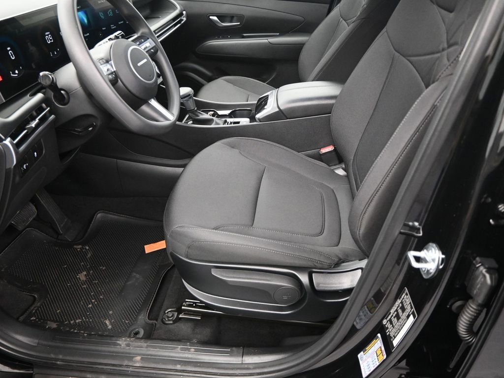Used 2025 Hyundai Tucson SE AWD/4WD image 21