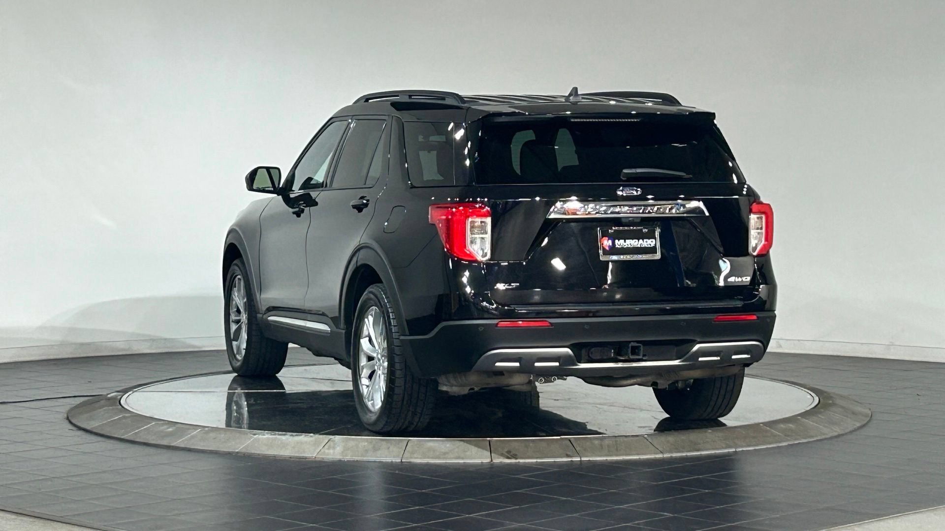 Used 2023 Ford Explorer XLT w/ Equipment Group 202A AWD/4WD image 7
