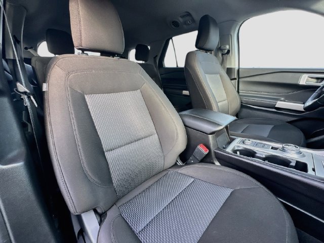 Used 2024 Ford Explorer XLT AWD/4WD image 32