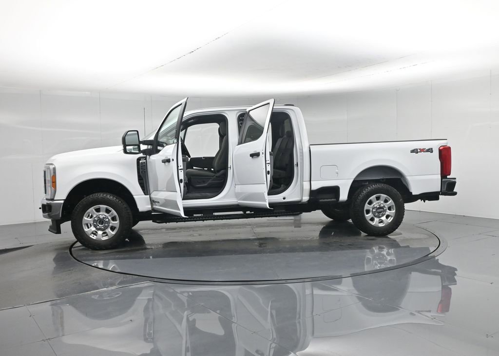 Used 2023 Ford F250 XLT w/ F-250 >10K GVWR Package image 5