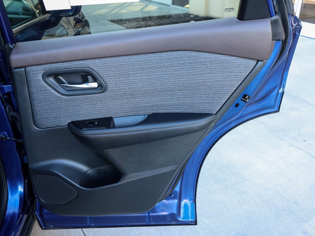 Used 2023 Nissan Rogue SV image 19