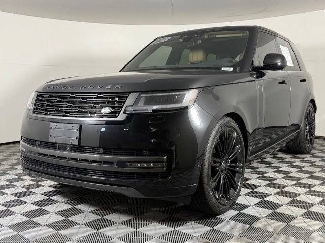 Used 2025 Land Rover Range Rover SE AWD/4WD image 2