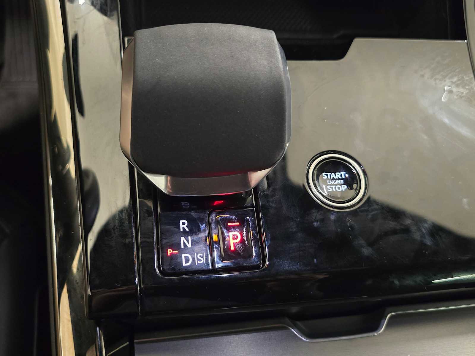 Used 2025 Land Rover Range Rover Sport SE image 36