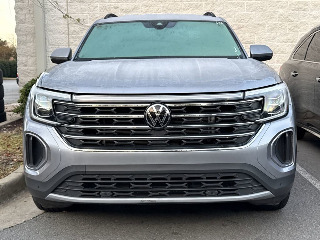 Used 2024 Volkswagen Atlas SE image 2