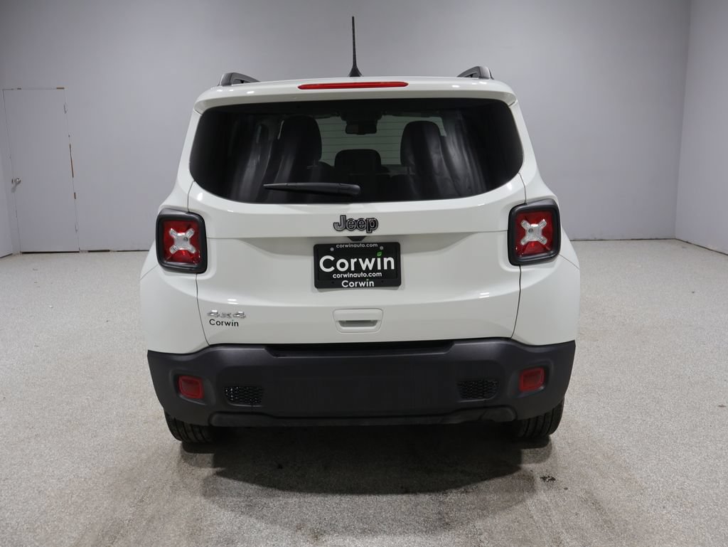 Certified 2023 Jeep Renegade Latitude w/ Premium Group AWD/4WD image 4