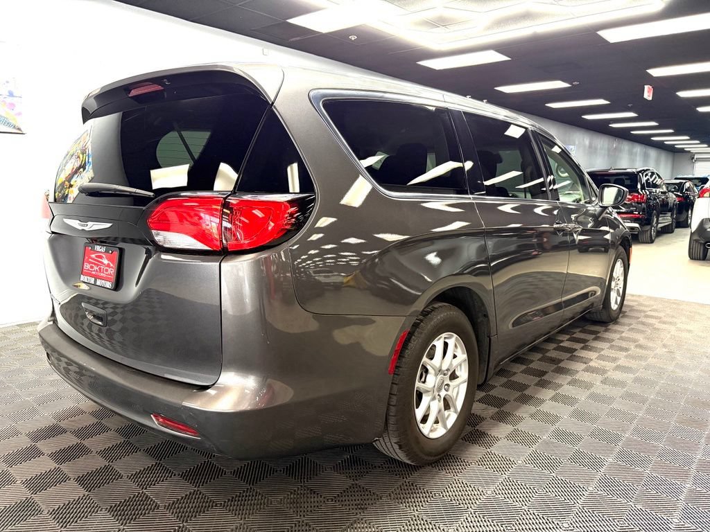 Used 2023 Chrysler Voyager LX FWD image 14