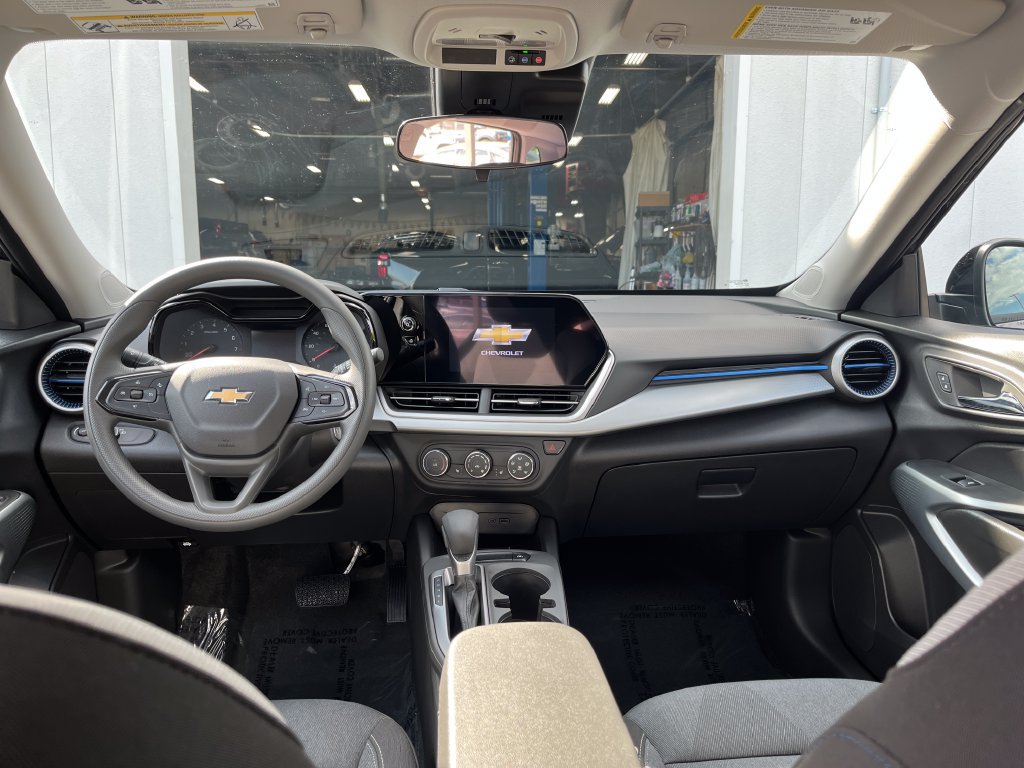 New 2026 Chevrolet Trax LS w/ LS Convenience Package FWD image 12