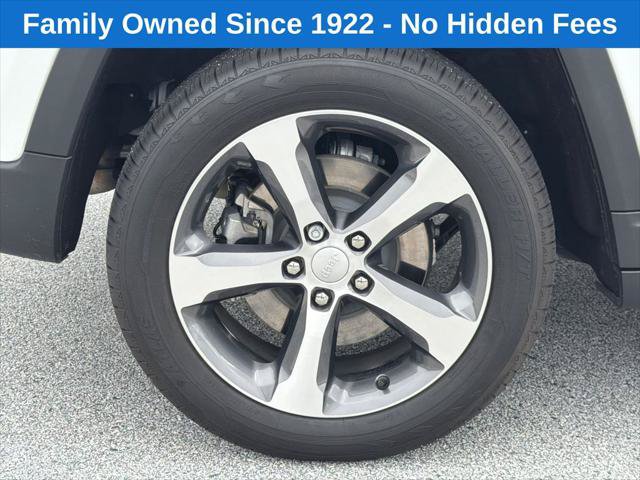 Certified 2022 Jeep Grand Cherokee Limited 4xe w/ Luxury Tech Group II AWD/4WD image 17