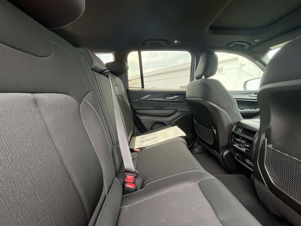 New 2025 Jeep Grand Cherokee Laredo X w/ Luxury Tech Group I image 16