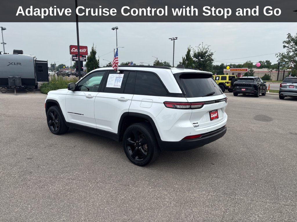 Used 2023 Jeep Grand Cherokee Altitude AWD/4WD image 3