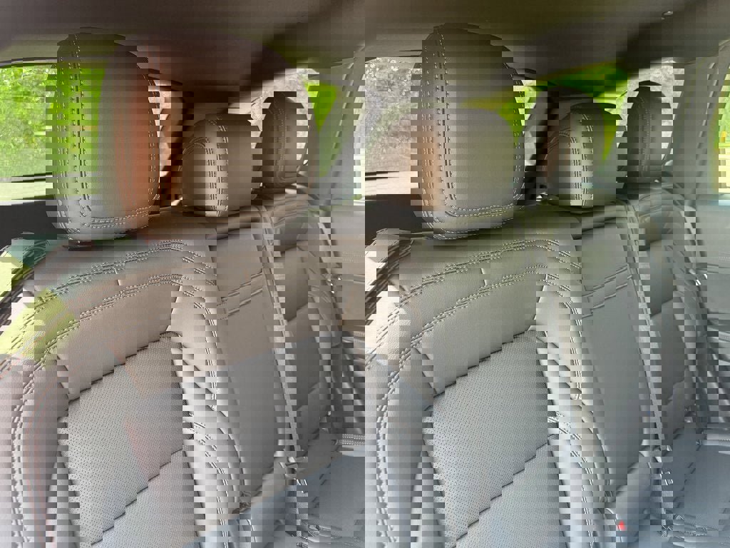 New 2025 Lincoln Nautilus Premier w/ Equipment Group 102A image 21