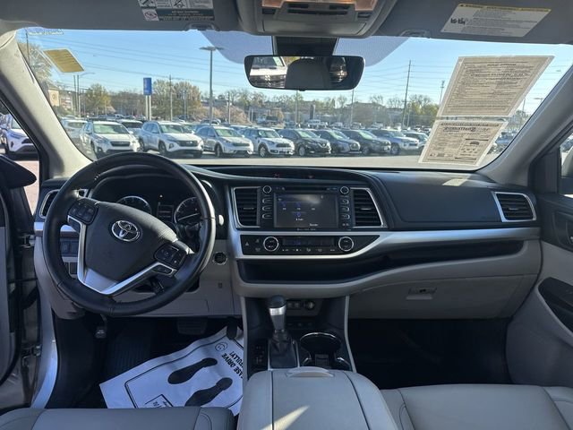 Used 2019 Toyota Highlander XLE image 14