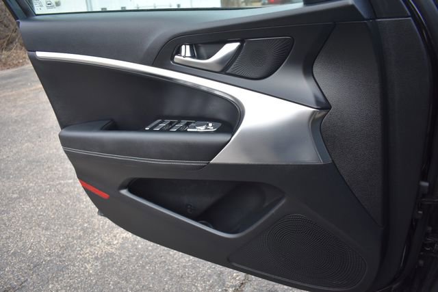 Used 2025 Genesis G70 2.5T image 33