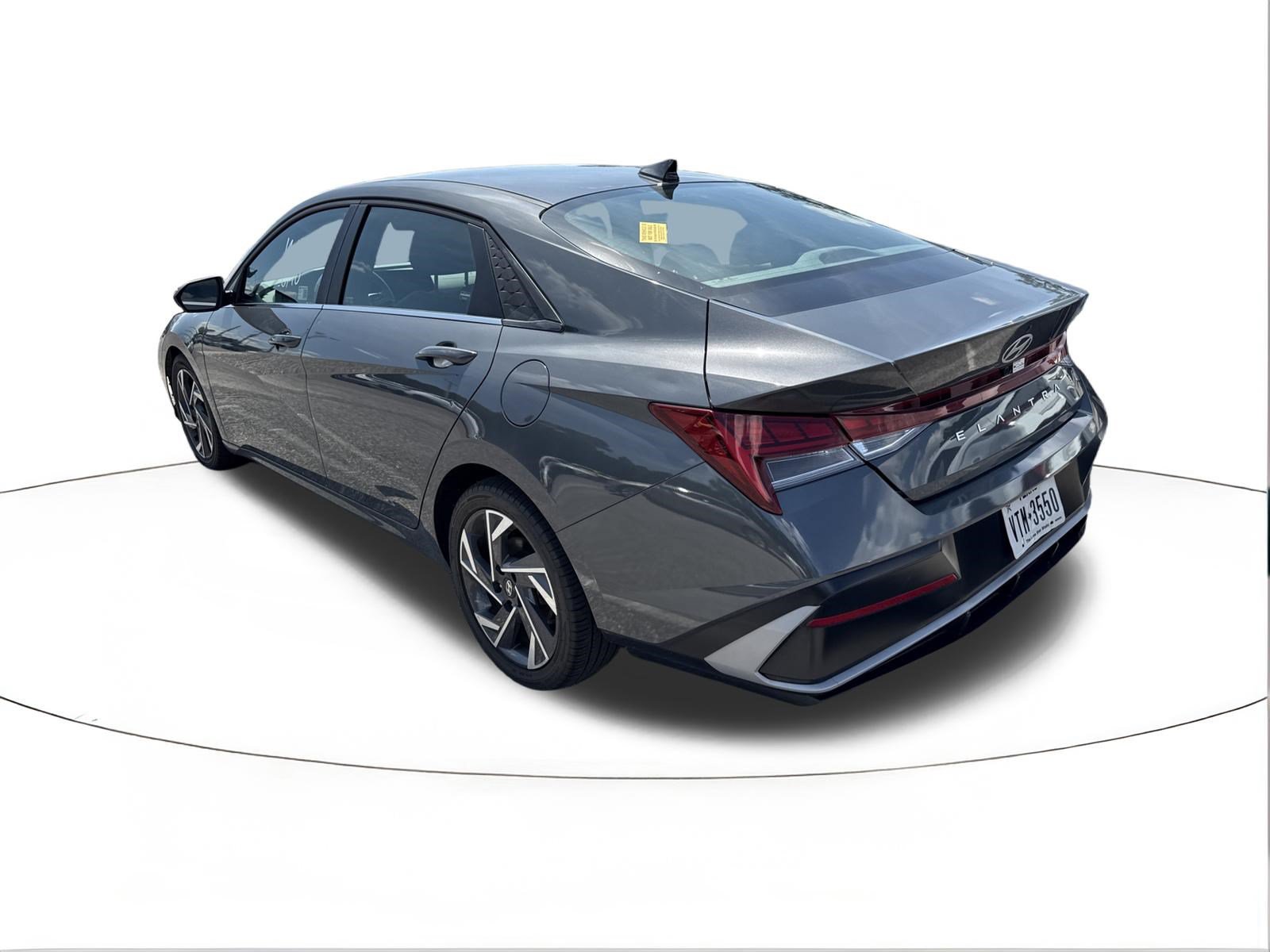 Used 2025 Hyundai Elantra SEL FWD image 3