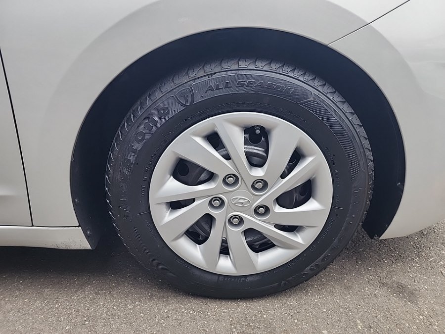 Used 2019 Hyundai Elantra SE w/ Cargo Package FWD image 14