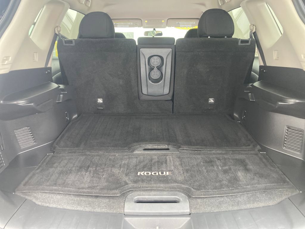 Used 2018 Nissan Rogue SV w/ Premium Package image 30