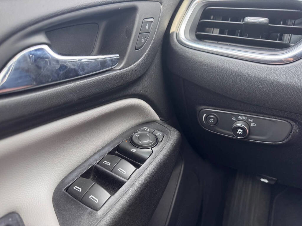Used 2018 Chevrolet Equinox LS image 18