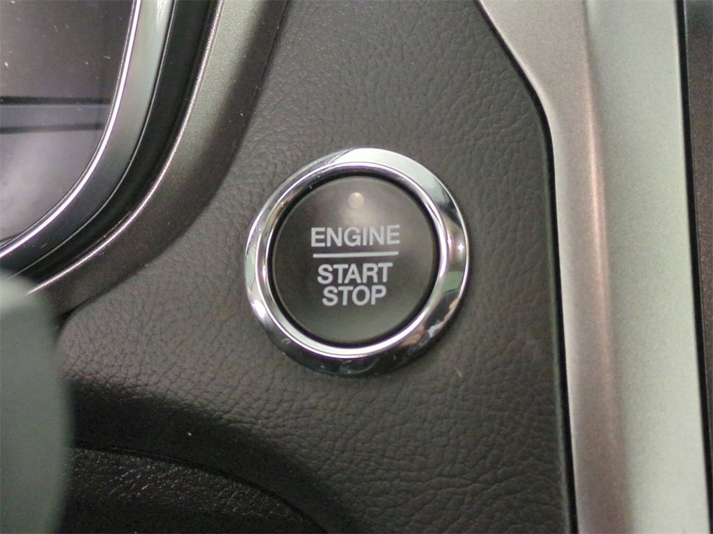 Used 2020 Ford Fusion SE image 17