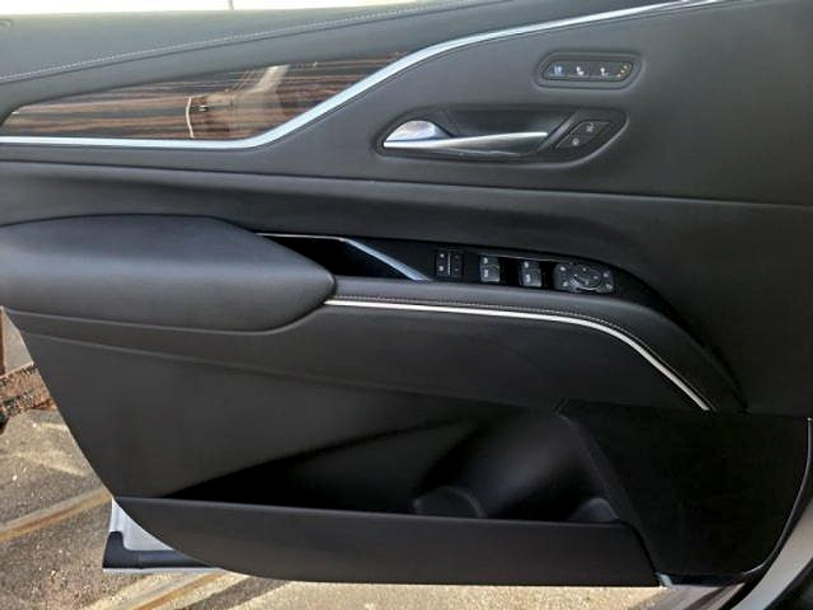 Used 2023 Cadillac Escalade ESV Premium Luxury w/ LPO, Floor Liner Package AWD/4WD image 21