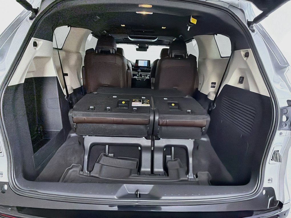 Used 2023 Toyota Sienna Platinum AWD/4WD image 24