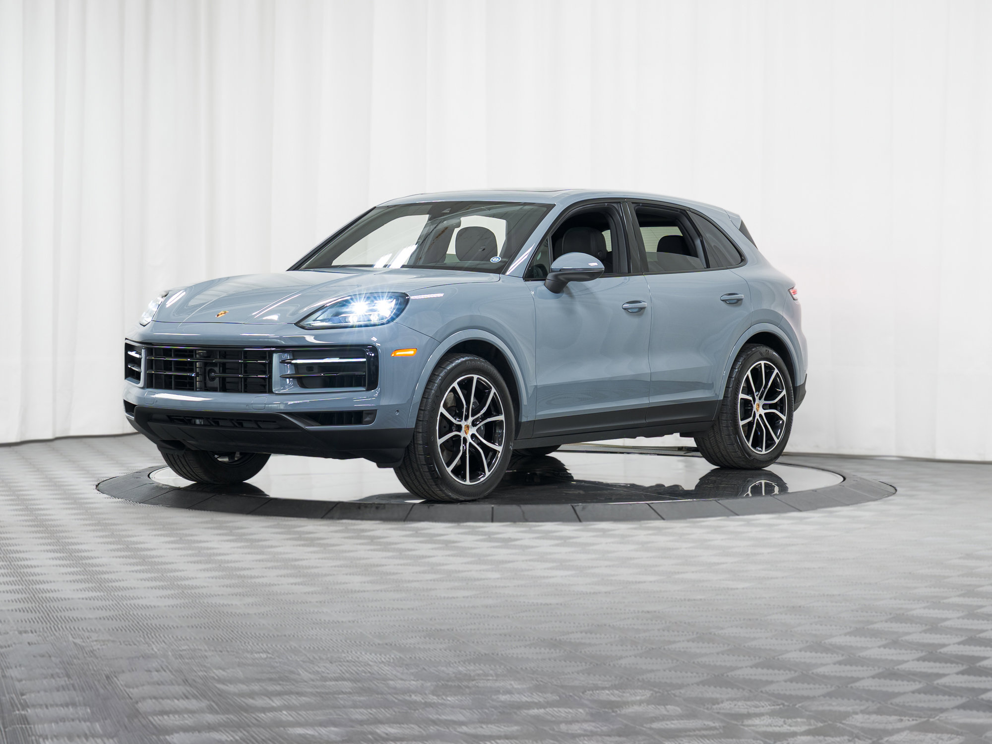 Certified 2025 Porsche Cayenne image 30