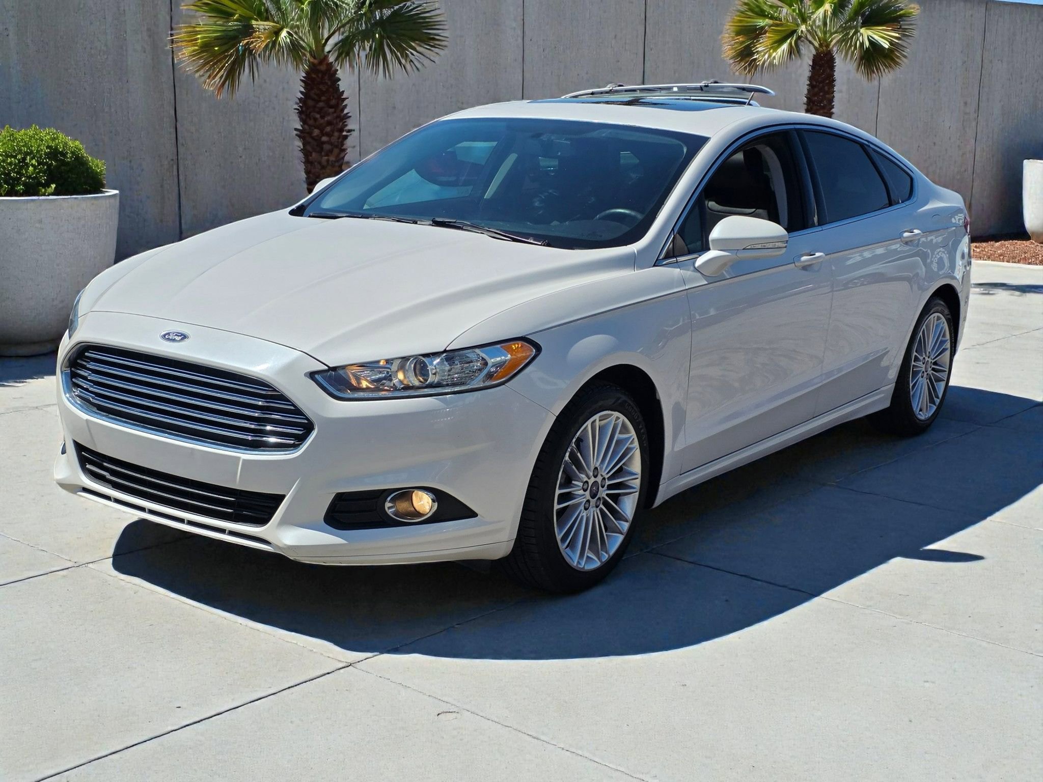 Used 2015 Ford Fusion SE w/ Equipment Group 202A FWD image 4