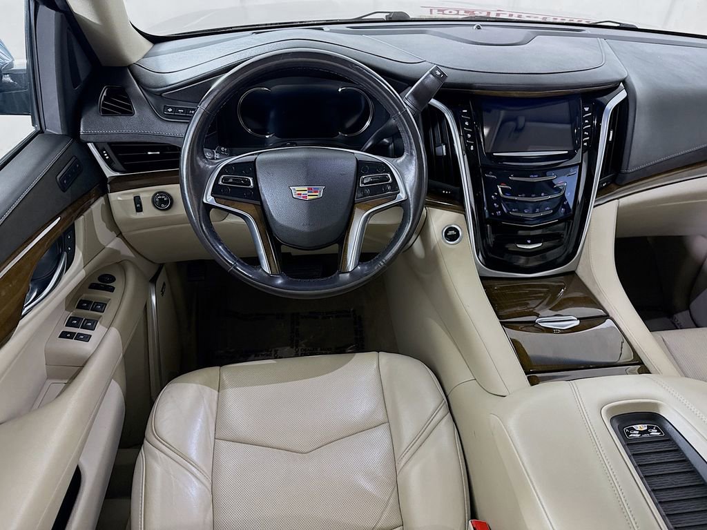 Used 2020 Cadillac Escalade Luxury image 3