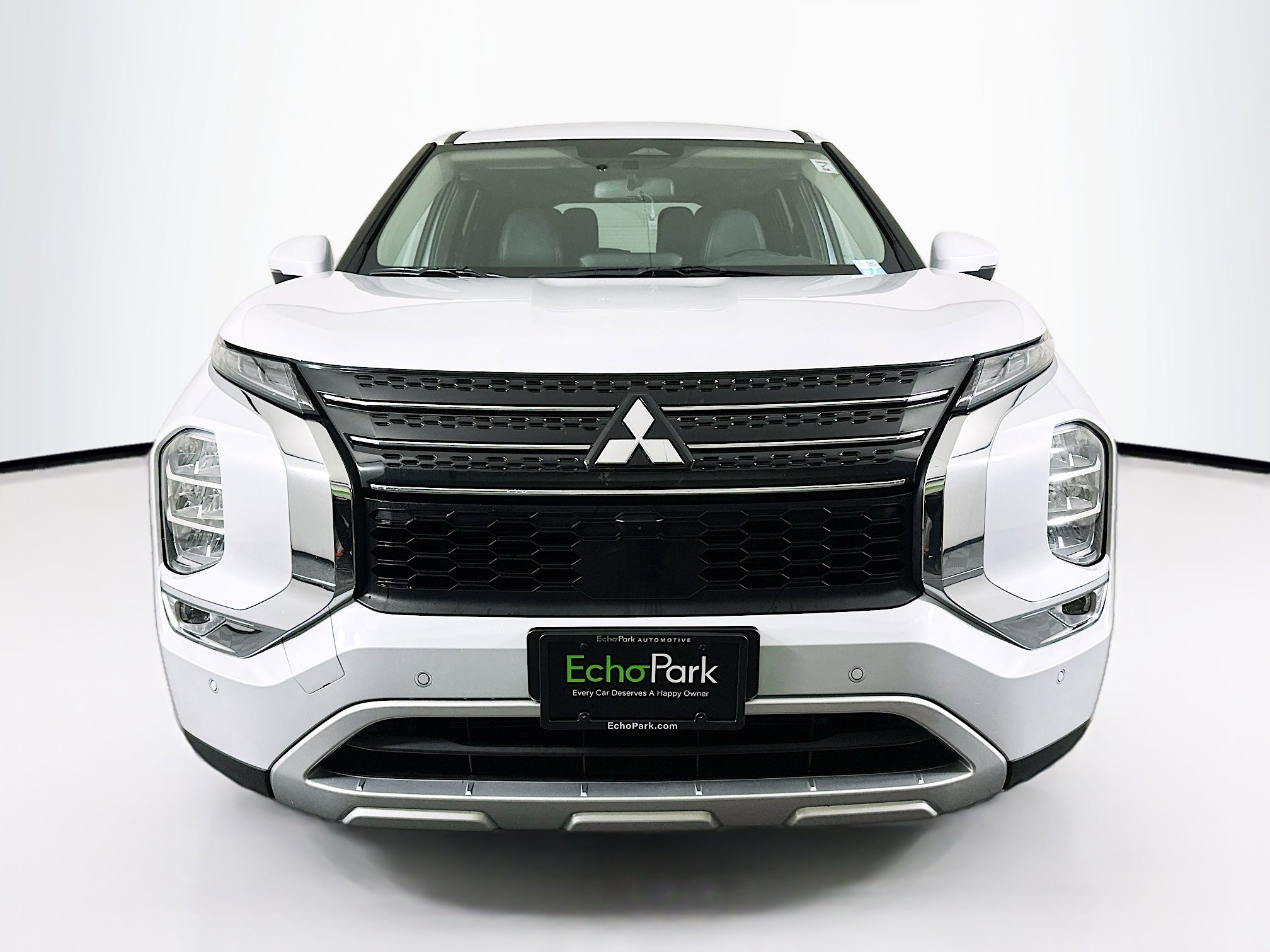 Used 2024 Mitsubishi Outlander SE image 2