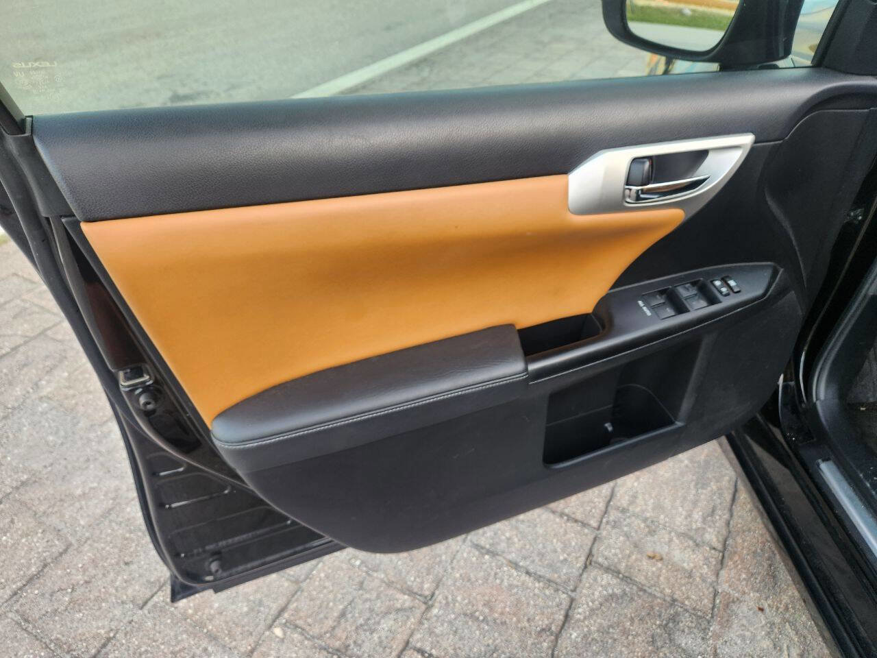 Used 2011 Lexus CT 200h Premium w/ Premium Audio Pkg image 9