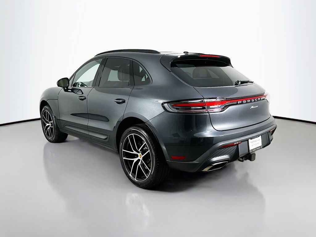 Certified 2025 Porsche Macan image 3