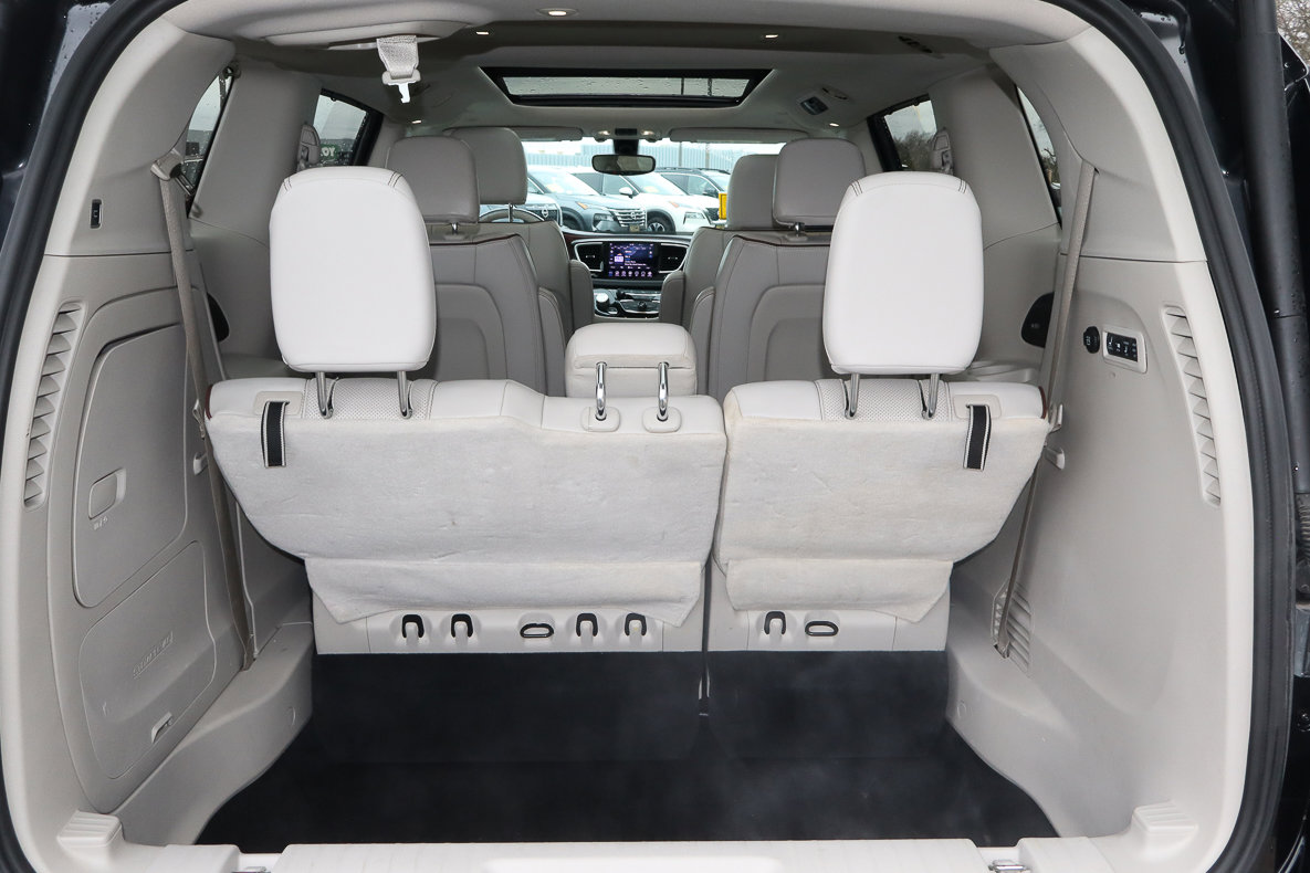 Used 2020 Chrysler Pacifica Limited image 20
