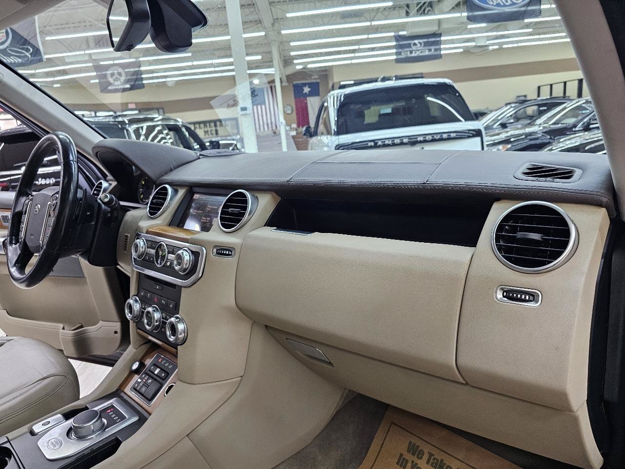 Used 2016 Land Rover LR4 HSE LUX AWD/4WD image 22