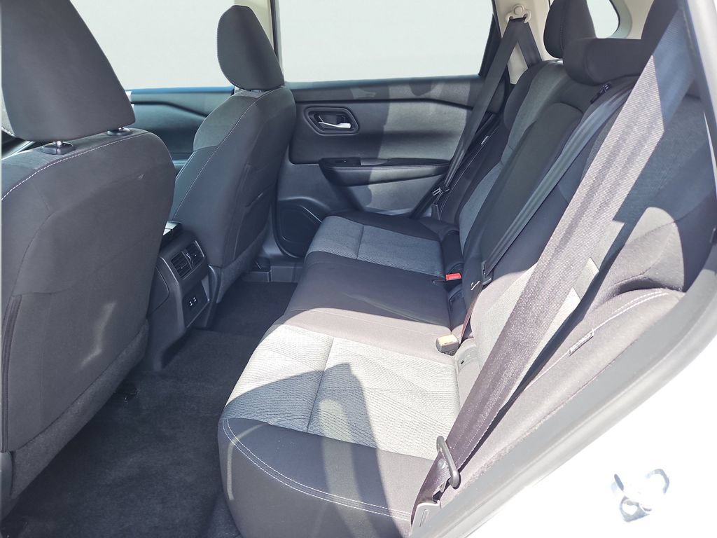 Used 2025 Nissan Rogue SV AWD/4WD image 31