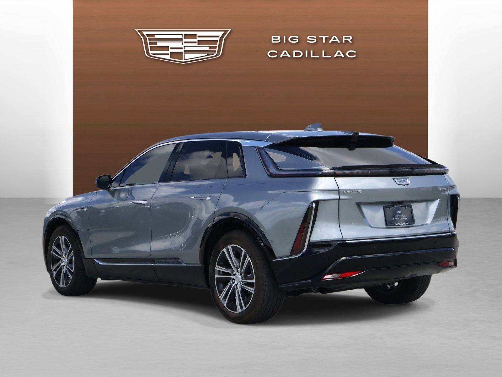 Used 2025 Cadillac Lyriq Luxury w/ LPO, Floor Liner Package RWD image 3