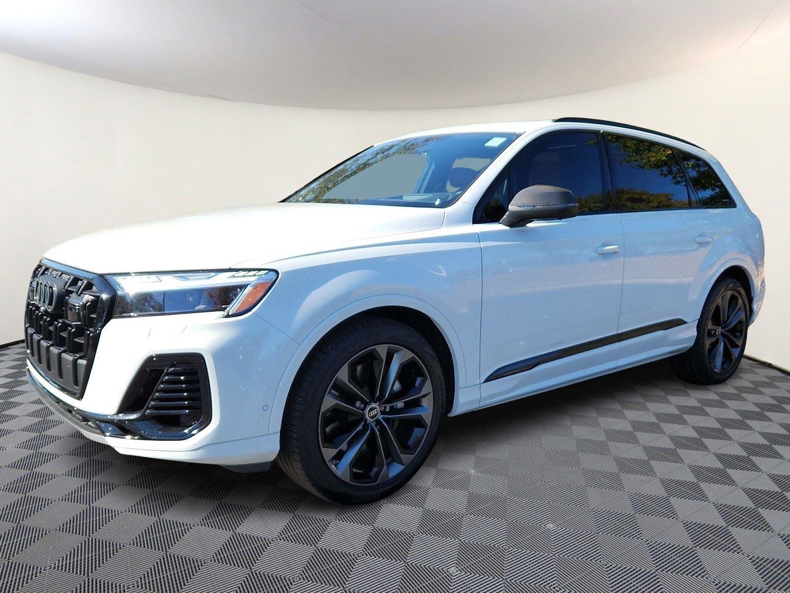 Used 2025 Audi Q7 3.0T Prestige w/ Prestige Package image 3