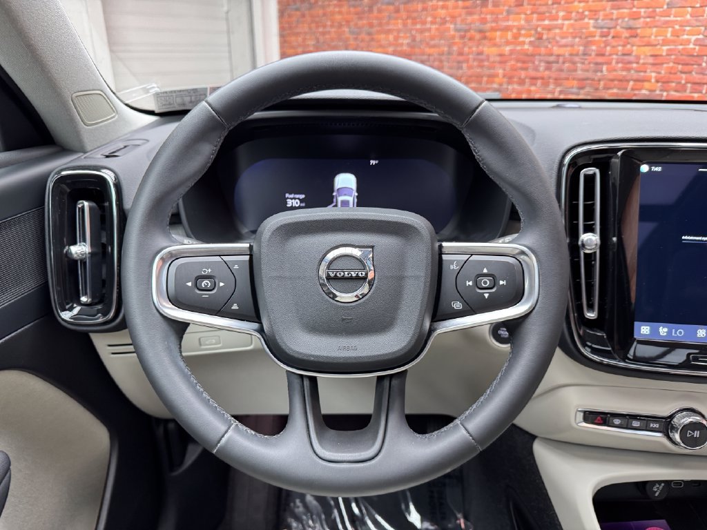 Used 2024 Volvo XC40 B5 Plus w/ Protection Package Premier AWD/4WD image 15
