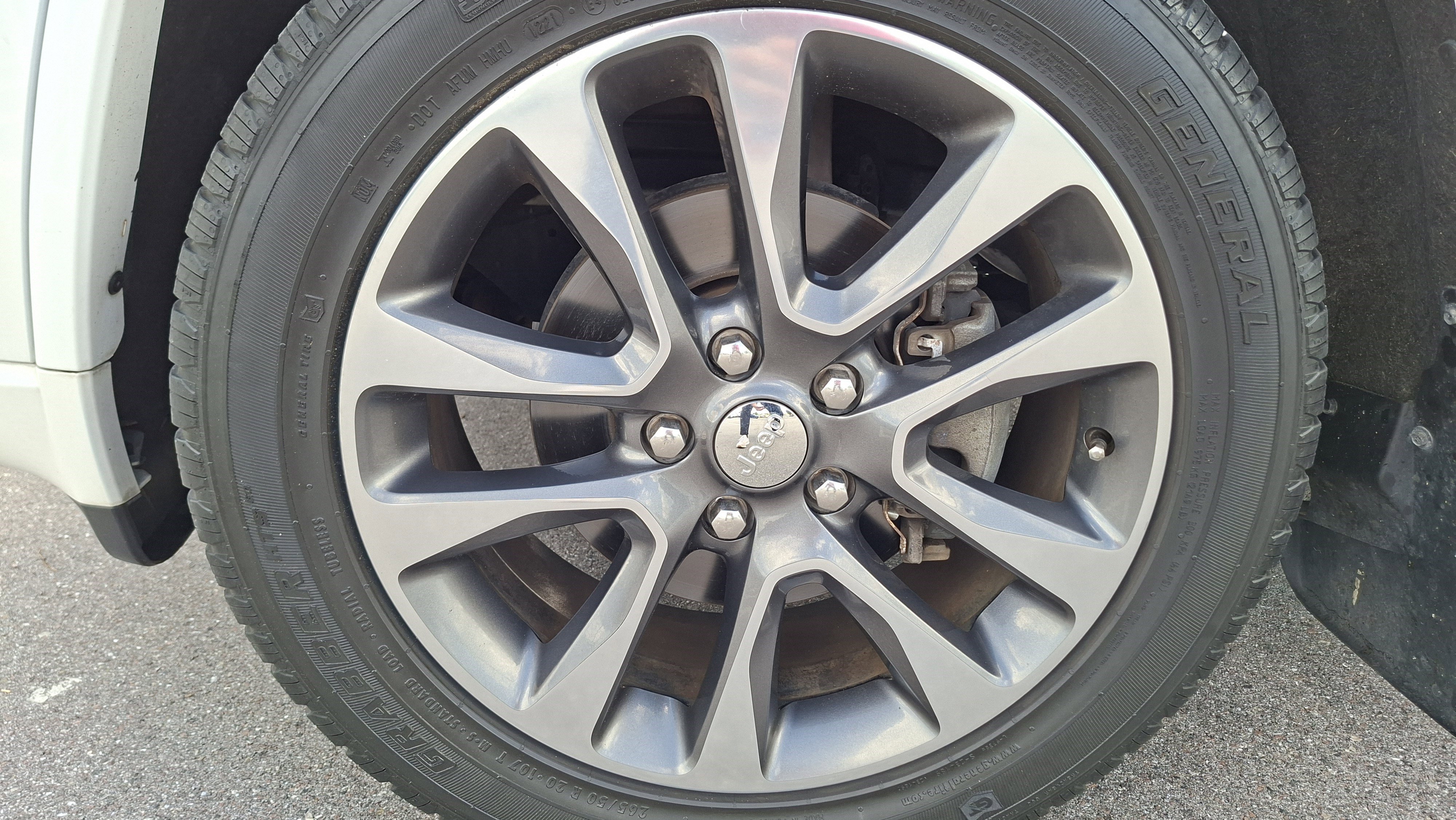 Used 2017 Jeep Grand Cherokee Overland w/ Jeep Active Safety Group image 25