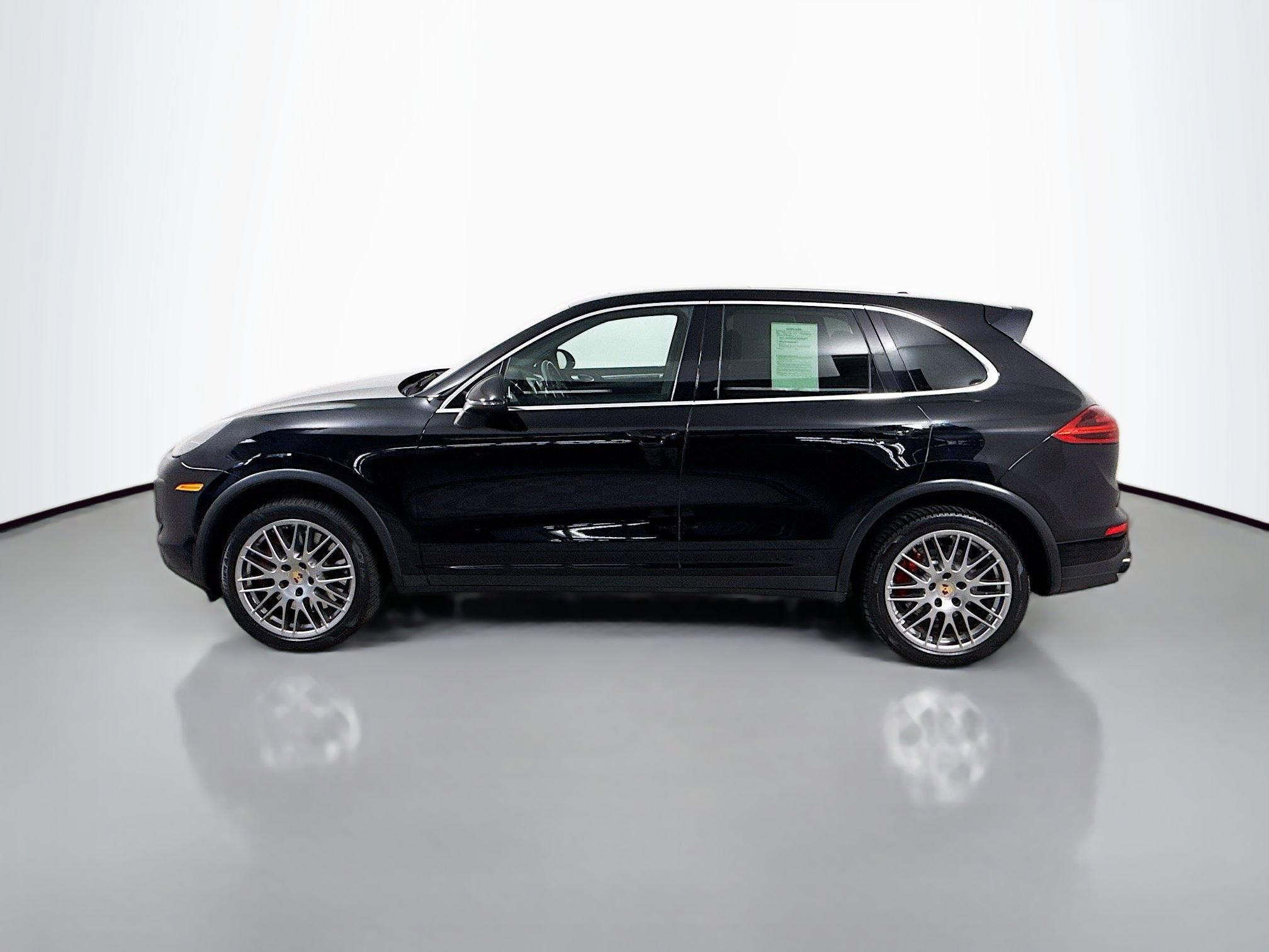 Used 2016 Porsche Cayenne Turbo AWD/4WD image 2