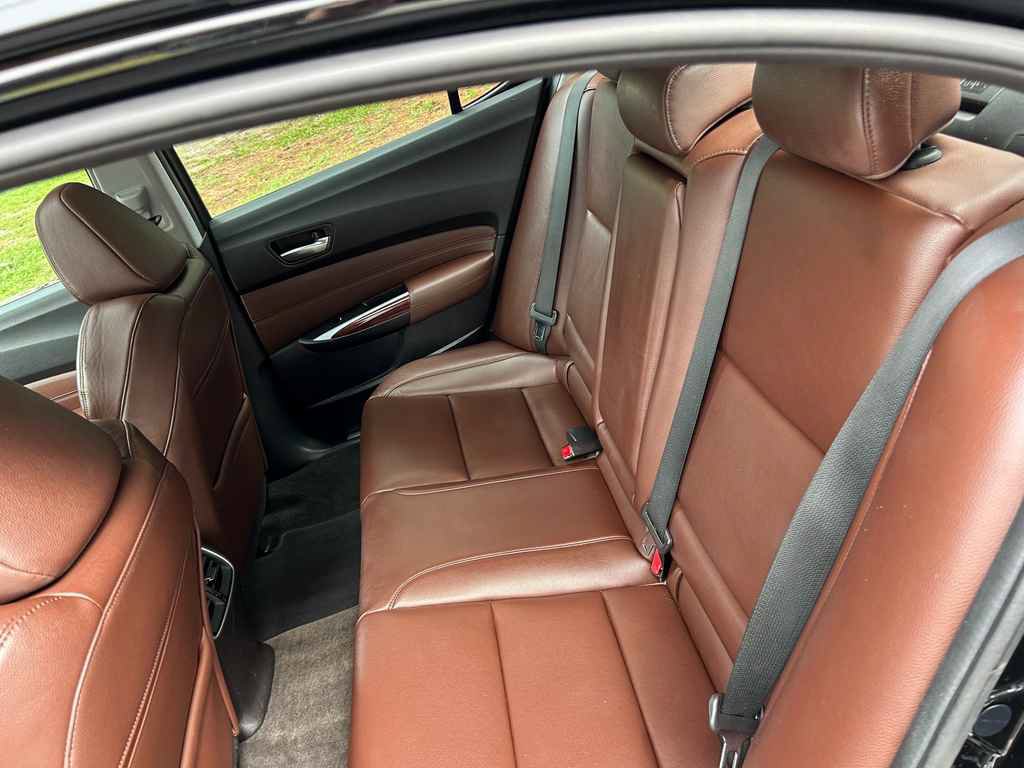 Used 2017 Acura TLX FWD image 11