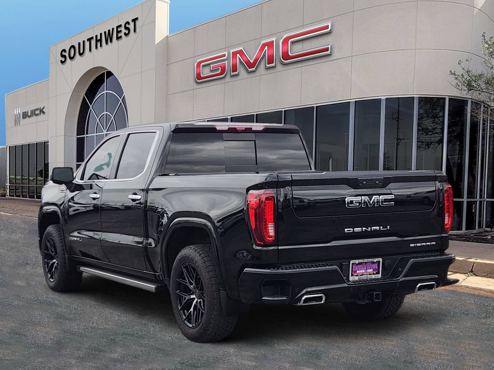 Used 2025 GMC Sierra 1500 Denali Ultimate AWD/4WD image 4