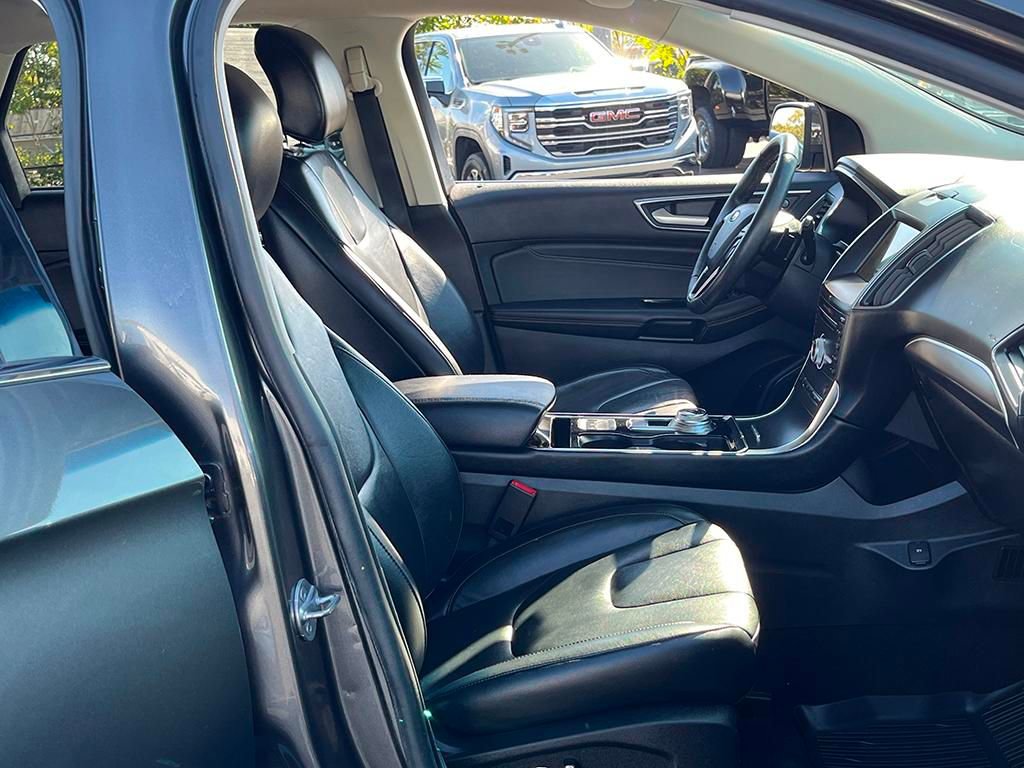 Used 2019 Ford Edge Titanium w/ Cold Weather Package image 32