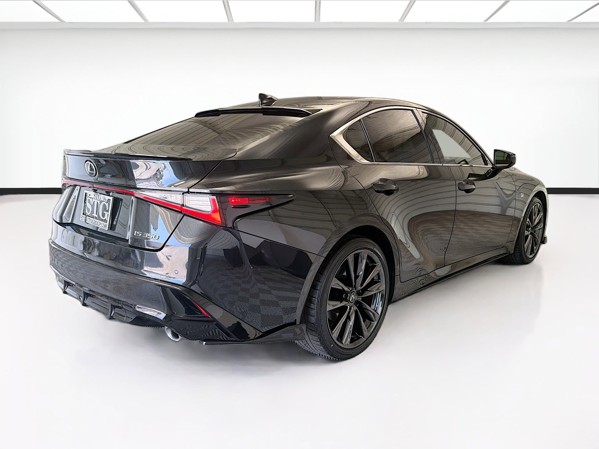 Used 2024 Lexus IS 350 F Sport RWD image 4