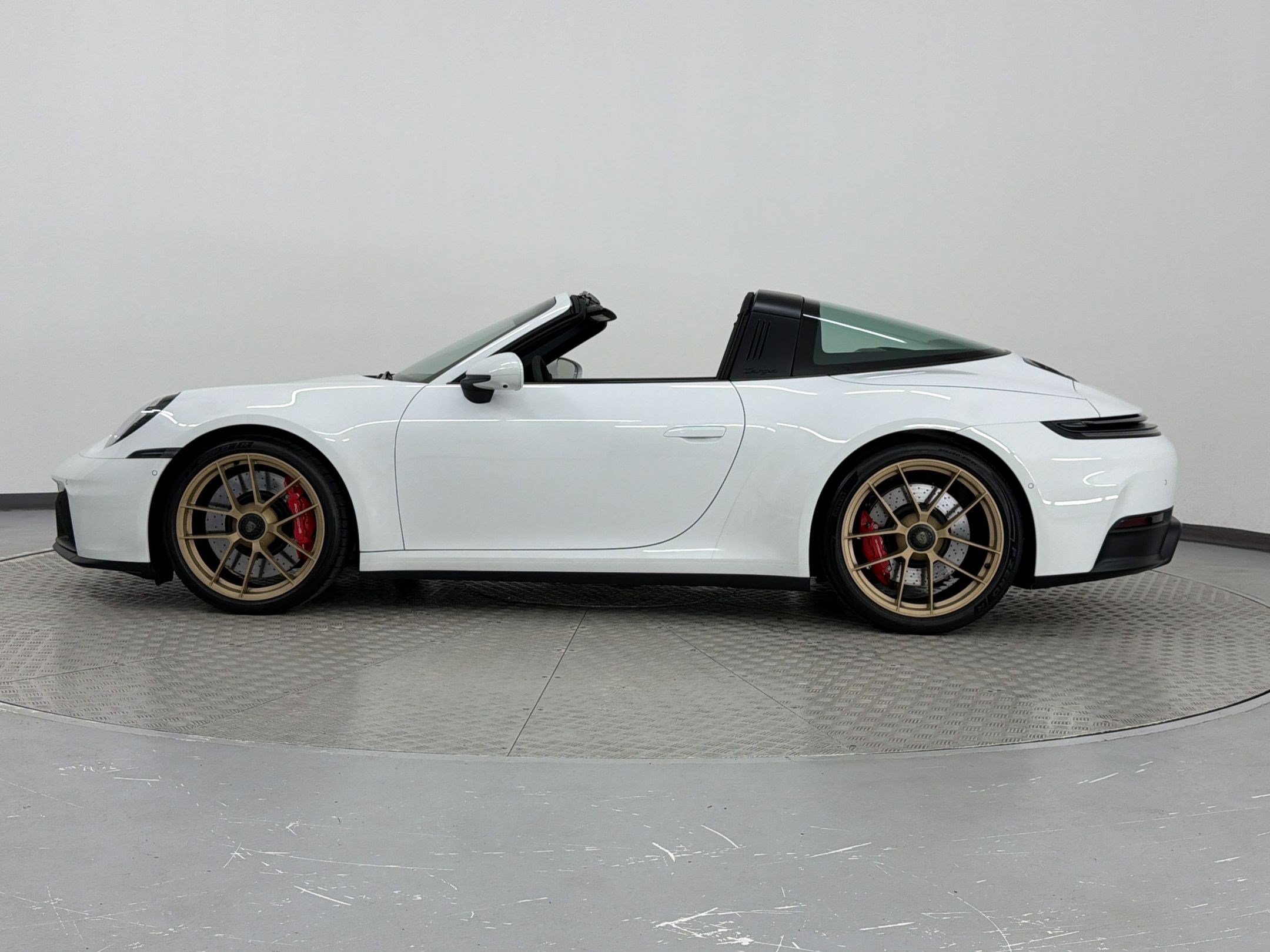 Certified 2026 Porsche 911 Targa 4 GTS AWD/4WD image 2