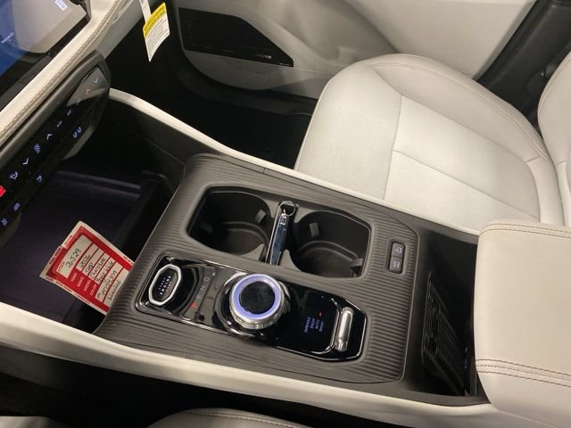 Used 2026 Jeep Cherokee Limited AWD/4WD image 13
