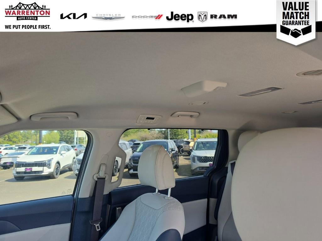 Certified 2025 Kia Carnival EX FWD image 12
