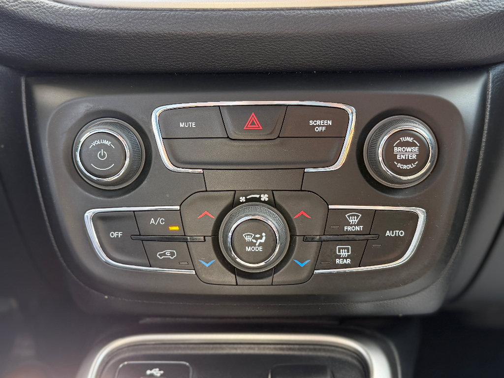 Used 2018 Jeep Compass Latitude w/ Popular Equipment Group FWD image 12