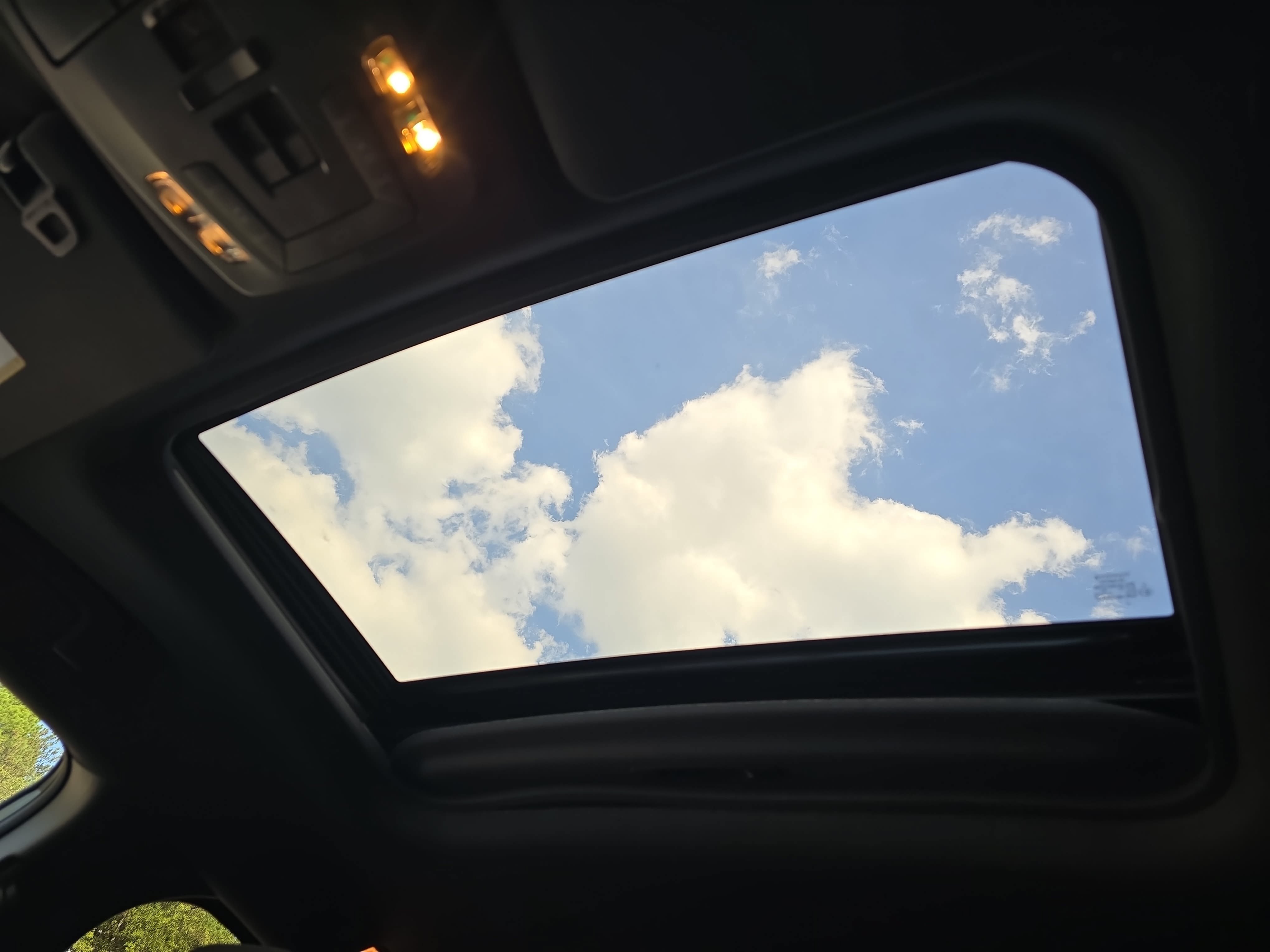 Used 2024 Toyota Sienna XSE FWD image 31