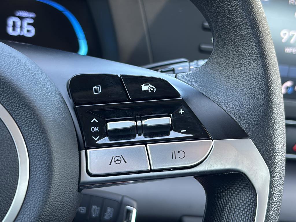 Certified 2025 Hyundai Elantra SE image 27