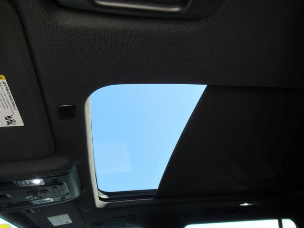 Certified 2024 Chevrolet Suburban Z71 w/ Off-Road Capability Package AWD/4WD image 21